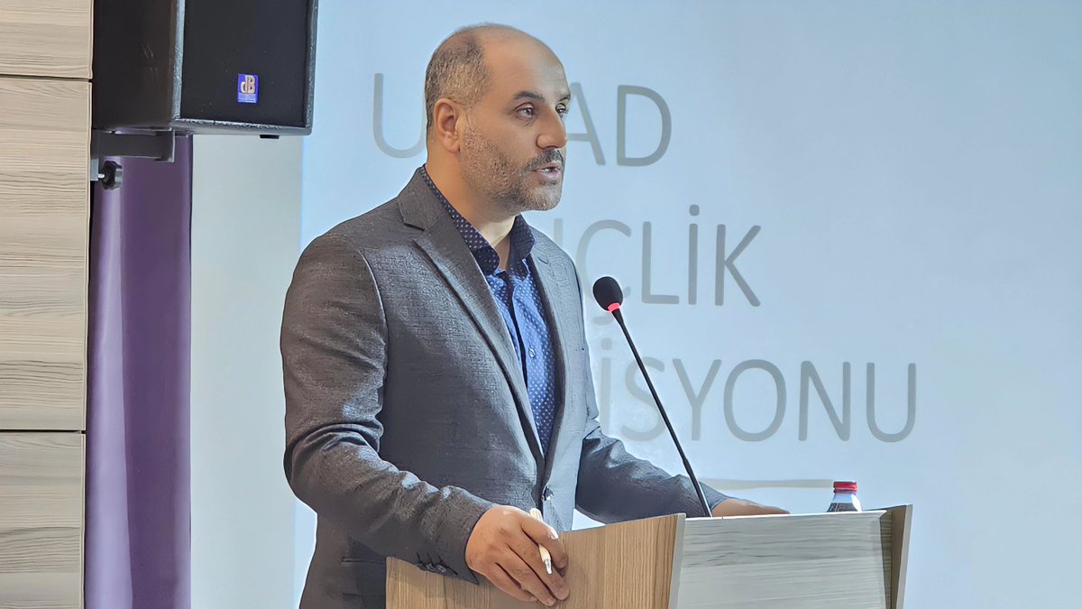 umaddernegi's tweet photo. 23 Aralık 2023'te UMAD Genel Merkezi'nde gerçekleşen panele, gençlik komisyonu üyeleri, sivil toplum kuruluşları yöneticileri, medrese temsilcileri ve üniversite öğrencileri katıldı. Panelde, yapay zekâ, transhümanizm, dini ve ahlaki boyutlar tartışıldı. https://t.co/TKckgXWFc1