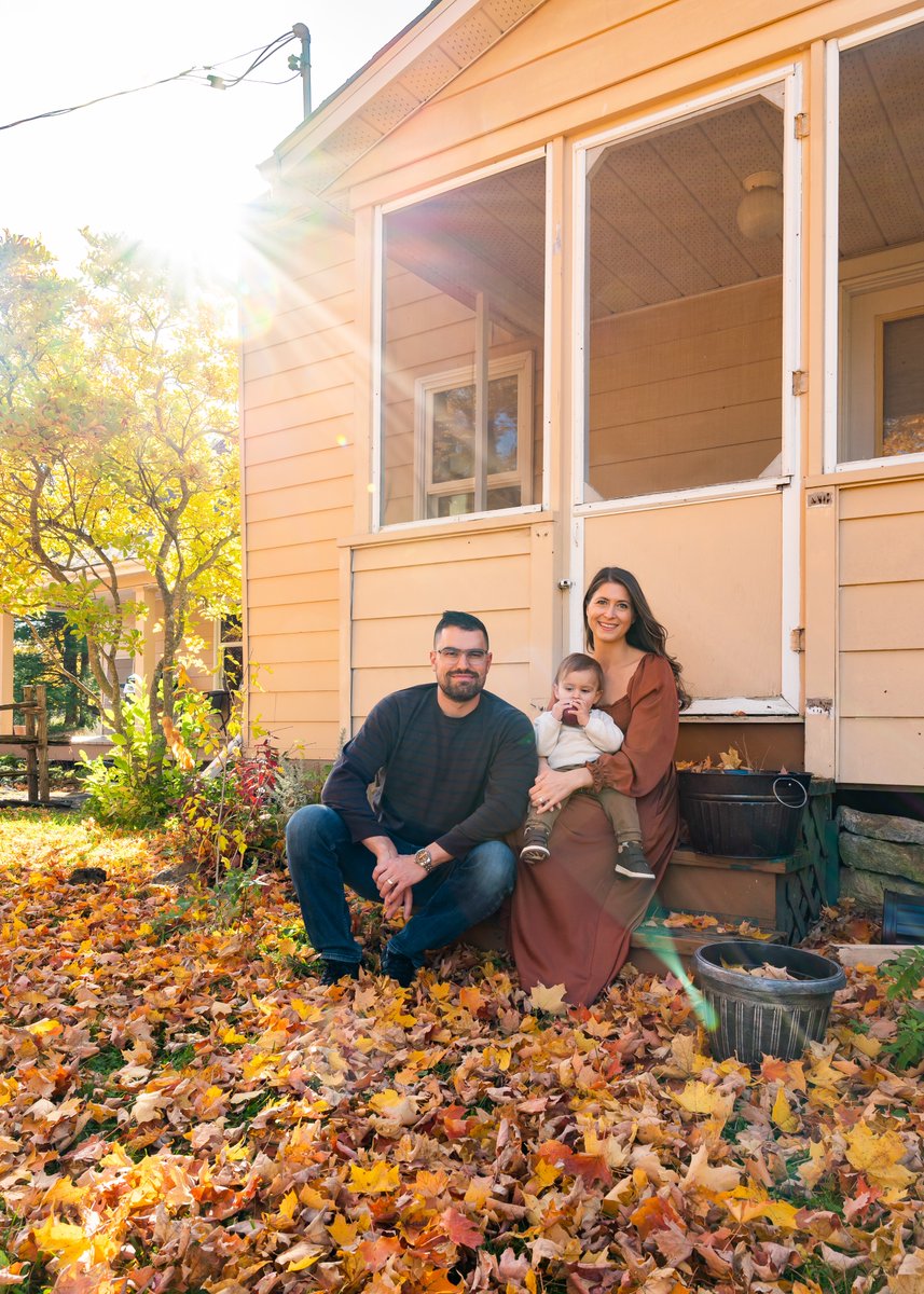 evioloo's tweet photo. The Mirabella Family🧡 

In honour of David and Christa’s wedding anniversary, David planned this photoshoot with me to capture the essence of their journey as a married couple and now as a family!

More on: https://t.co/DokpEwmZTA… 

#photography #family #familyphotography https://t.co/OgZE1KKdSs