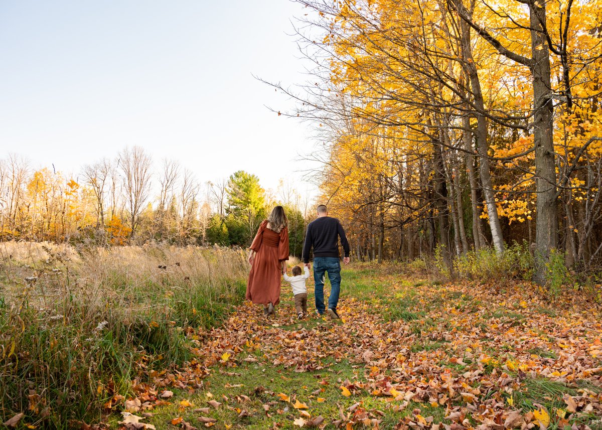 evioloo's tweet photo. The Mirabella Family🧡 

In honour of David and Christa’s wedding anniversary, David planned this photoshoot with me to capture the essence of their journey as a married couple and now as a family!

More on: https://t.co/DokpEwmZTA… 

#photography #family #familyphotography https://t.co/OgZE1KKdSs