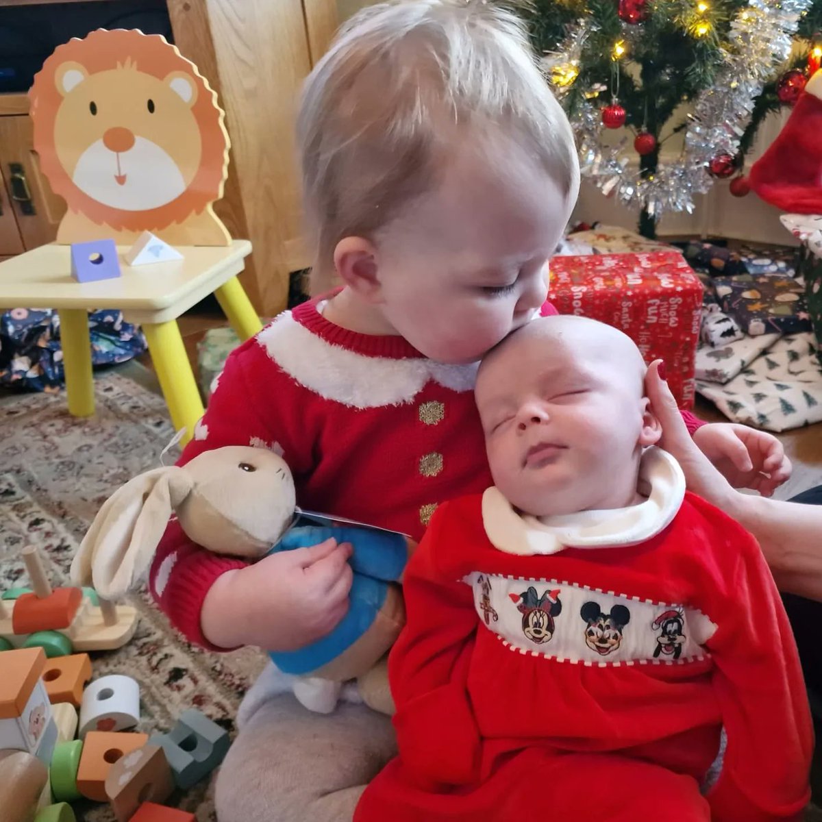 SarahJEllis321's tweet photo. The cutest Christmas with my little Christmas puds 🎅🥂

Merry Christmas everyone ❤️ https://t.co/WphM0WzNyY