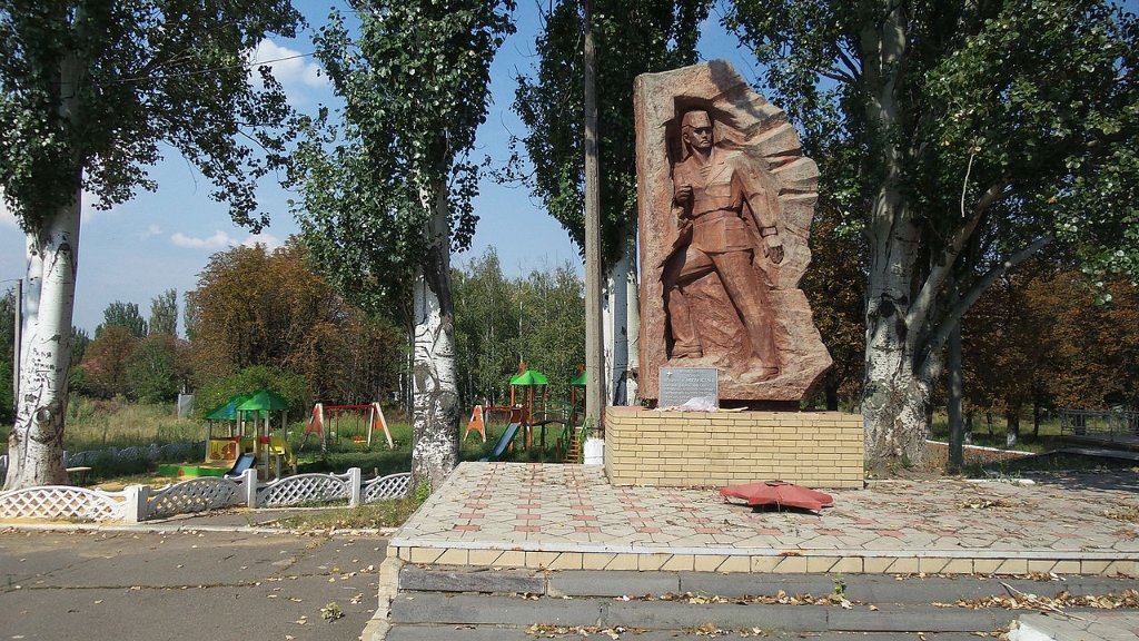 ArtyomShegeda's tweet photo. @666_mancer "Оккупированная" украинской властью Марьинка. Можно сравнить с ней же,  "освобождённой" армией освободителей https://t.co/aIbJtjjyWn