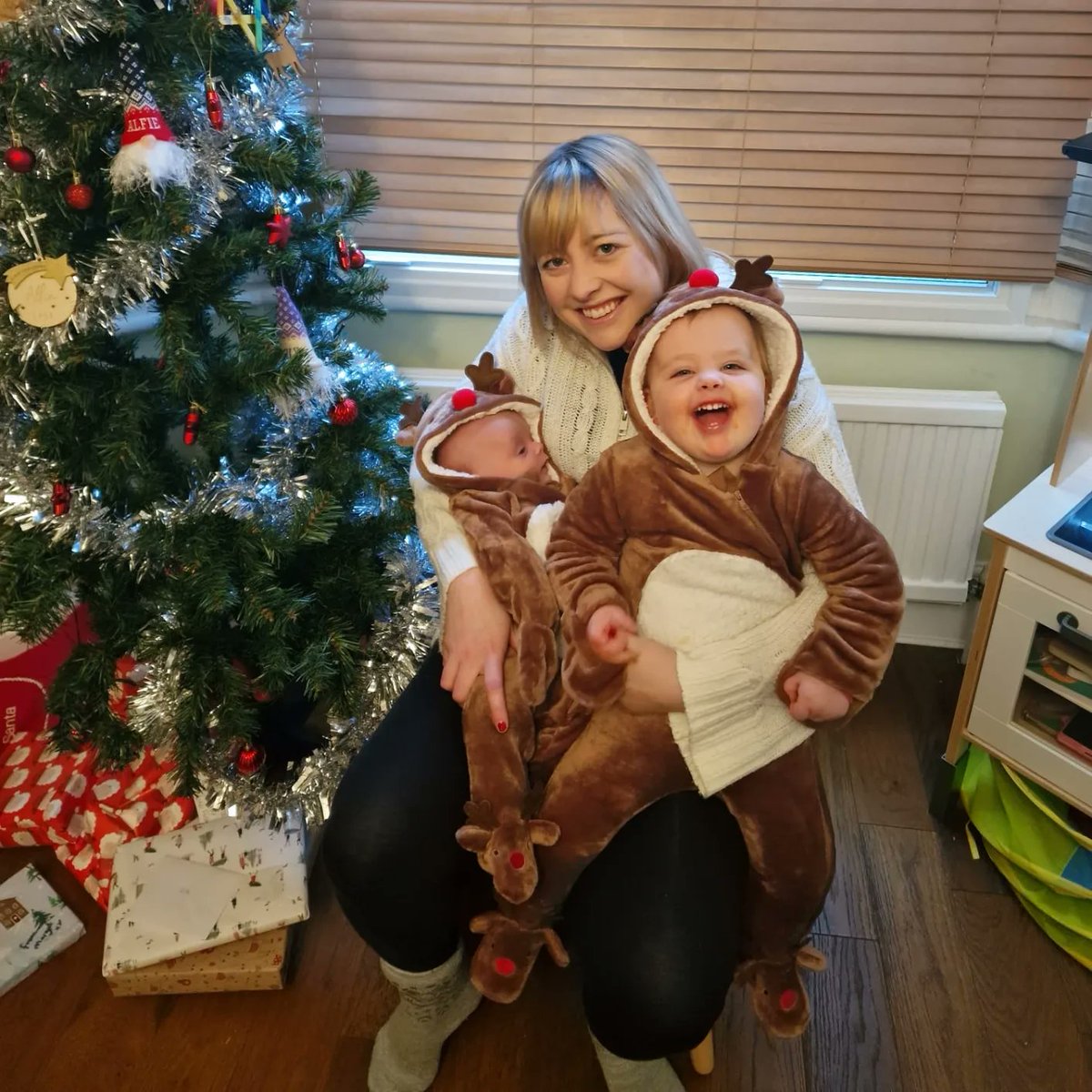 SarahJEllis321's tweet photo. The cutest Christmas with my little Christmas puds 🎅🥂

Merry Christmas everyone ❤️ https://t.co/WphM0WzNyY