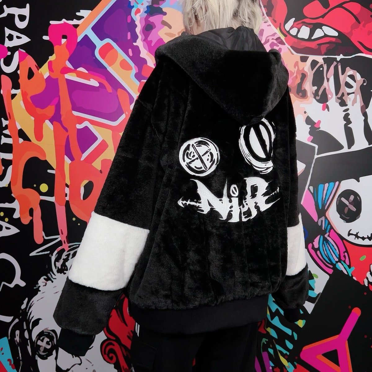 NieR_tokyo's tweet photo. 🎁本日〆切プレゼント企画🎁

当店オリジナル
防寒超ふわもこBICOLOR ZIP OUTER

🎁3名様にプレゼント🎁

ユニセックスアイテムです🐰

◼応募方法
フォロー(@NieR_tokyo) &amp; RT
◼締切〆  本日24時

※鍵垢の方も対象内です。

是非ご参加ください🙇‍♂️🙇‍♀️ https://t.co/AsgWU9ItDb