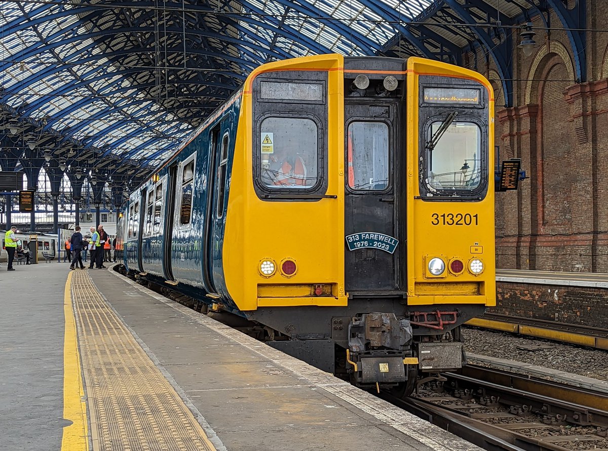 DownOnTheStour's tweet image. 2023 In Review: April 4⃣

Conisited of the 313 Farewell Tour, The first day of TFW 230s, The last diagrammed 321 &amp;amp; The last month of 170 operation for WMR 🥲

#DOTSyearinreview23 #Class313 #PEP #DustyBin #WMR #class170 #dtrain #thrash #tones