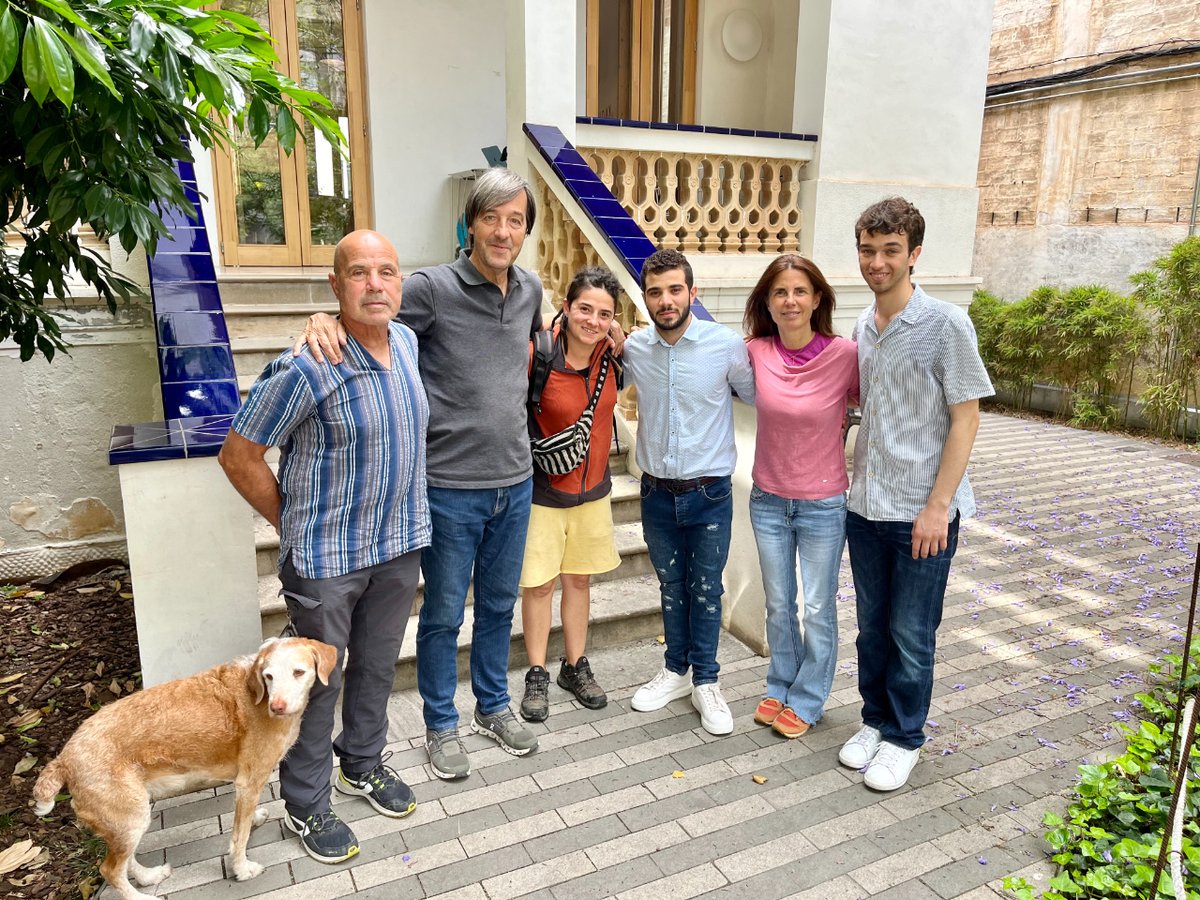 TranspiSS's tweet photo. ¿Sin ideas para los regalos navideños?🎄🎁 A veces, el mejor regalo está más cerca de lo que pensamos.
Hazte socix o realiza una donación a los Transpis😉
#TSS #Inclusión #Solidaridad
⬇️ https://t.co/ZgALXytS0S