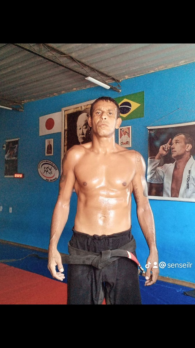 LeonelR65065294's tweet photo. Não confunda briga com luta, briga tem hr prá acabar, luta é prá vida inteira. #gfteam #faveladocarcará #jiujitsu #grappling #wrestling #bxd #rj #br #oss 💪🏾👊🏾🥋🦖 https://t.co/we9ojVEm6c