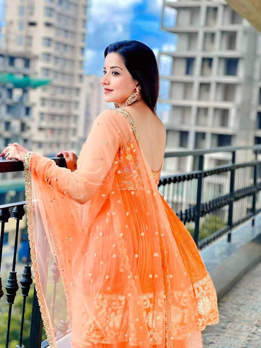 SurbhiAgrwal1's tweet photo. मैं शायरी कहां करती हूं खुद से लिखकर
        ❤️s💕
यार ये तो लफ्ज फिसल जाते है तुम्हें देखकर https://t.co/ZPfMEyGiDG
