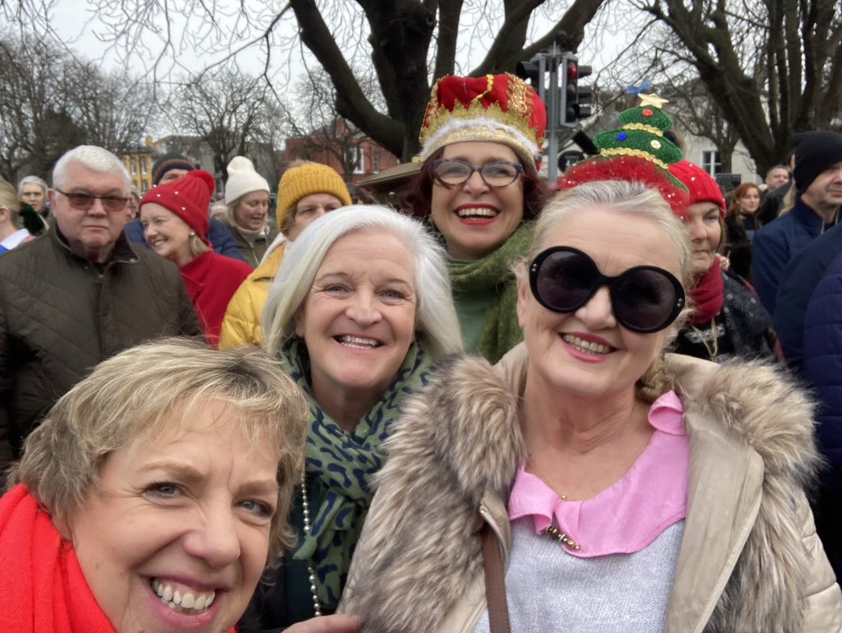 ivanabacik's tweet photo. The best way to spend #StephensDay - back on #Sandymount Green with the fantastic #WrenBoys for great music and dancing! @SandymountD4 @newsFour @DubCityCouncil https://t.co/8fUHy9nAGG