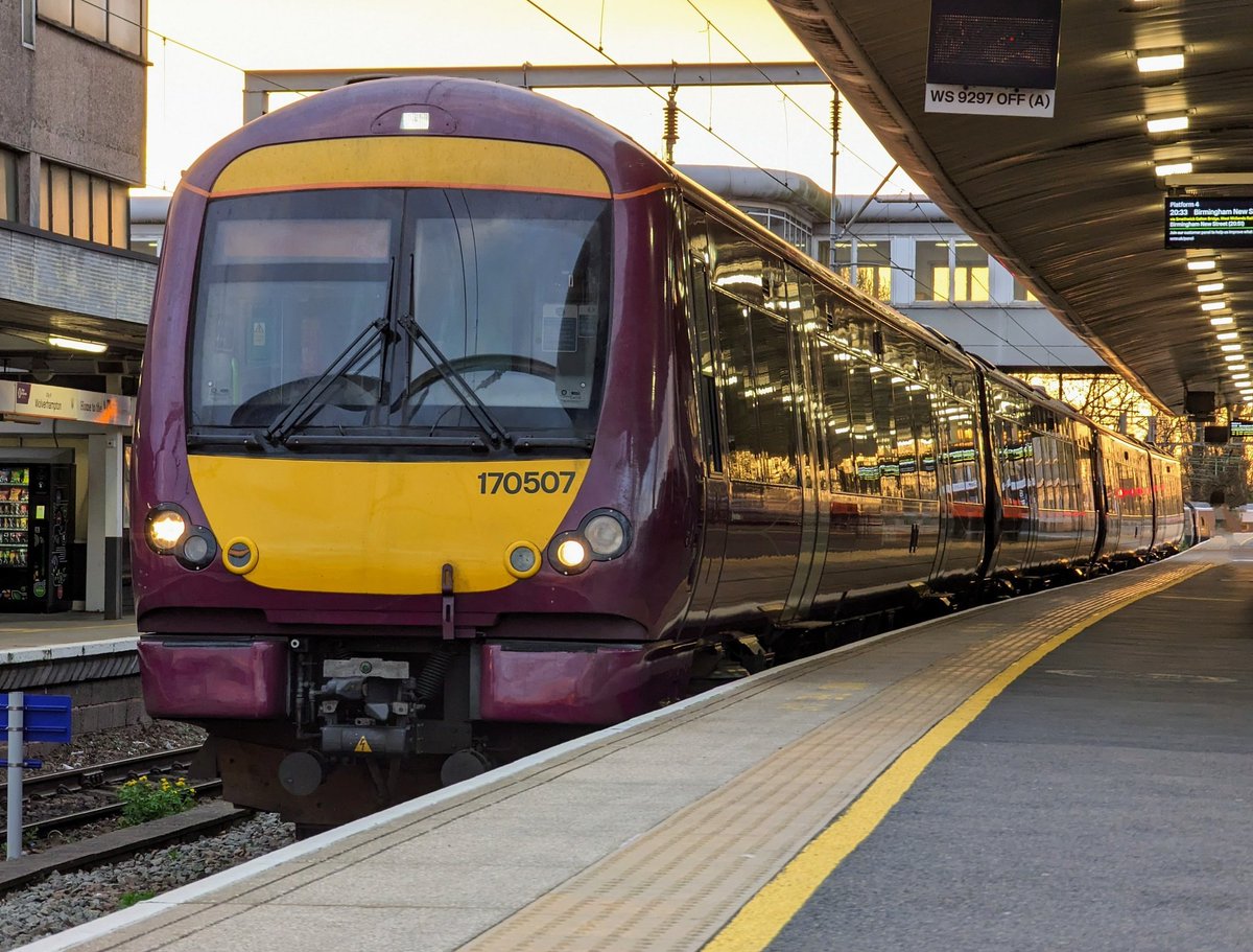 DownOnTheStour's tweet image. 2023 In Review: April 4⃣

Conisited of the 313 Farewell Tour, The first day of TFW 230s, The last diagrammed 321 &amp;amp; The last month of 170 operation for WMR 🥲

#DOTSyearinreview23 #Class313 #PEP #DustyBin #WMR #class170 #dtrain #thrash #tones