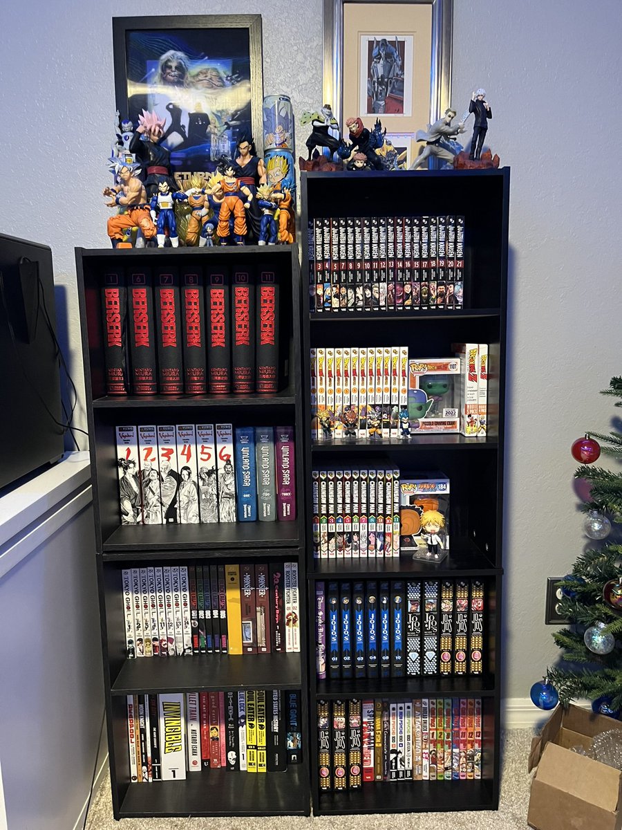 pengooiscool's tweet photo. Christmas (I got the shelves) https://t.co/CZsWvedwTs