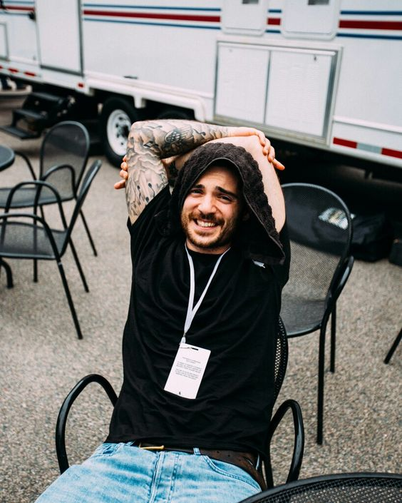 jbellionnation's tweet photo. 33 years ago, one of the greatest artists of our time was born: Jonathan David Bellion. Our beloved basement man completes another year of life as one of the most famous producers in the world and with an attention-grabbing portfolio. HAPPY BIRTHDAY, @jonbellion! https://t.co/8MwU4dEr9B