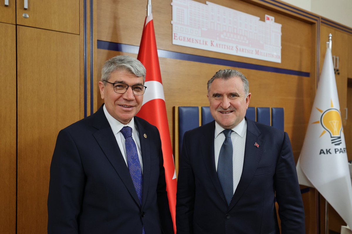 Gençlik ve Spor Bakanımız Sayın Osman Aşkın Bak’ı Gazi Meclisimizde ziyaret ettik.

Osmaniyemizin taleplerini iletip, ilimize yapılacak yatırımlarla ilgili istişarelerde bulunduk. Sayın Bakanımıza ilgilerinden dolayı teşekkür ediyoruz.
<a href="/OA_BAK/">Dr. Osman Aşkın Bak</a> 
<a href="/gencliksporbak/">Gençlik ve Spor Bakanlığı 🇹🇷</a>