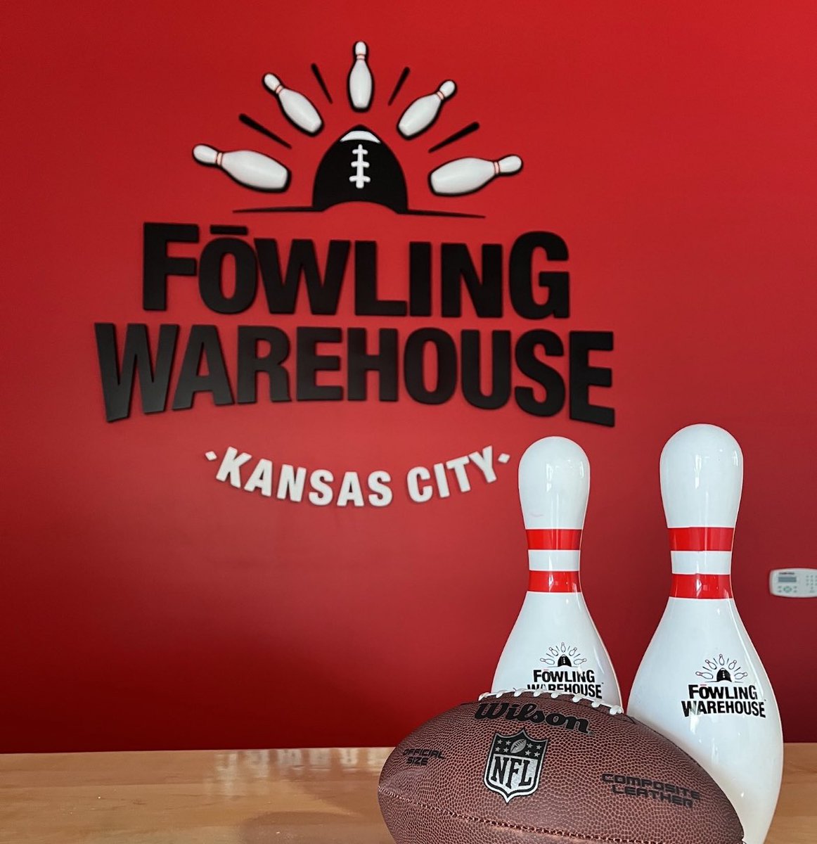 FowlingKC's tweet photo. Get a jump on NYE festivities and join us from Noon to 6pm on December 31! We’ll have a mimosa bar and champagne available for your Noon Year’s Eve celebration, reserve online at https://t.co/MF89rcycJe #FōwlOn #FōwlAroundAndFindOut https://t.co/lOcloXHvdF