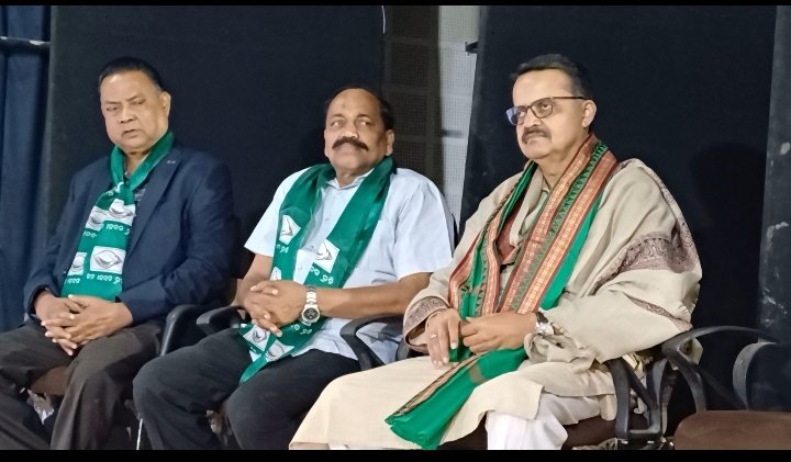 debashish_mla's tweet image. ସାରଳା ଭବନ ପରିସରରେ ବିଜୁ ଜନତା ଦଳର ୨୭ତମ ପ୍ରତିଷ୍ଠା ଦିବସ ଅବସରରେ ବାରବାଟୀ- କଟକ ନିର୍ବାଚନ ମଣ୍ଡଳୀର ପକ୍ଷରୁ ସାଧାରଣ ସଭା ଏବଂ ଶପଥ ଗ୍ରହଣ କାର୍ଯ୍ୟକ୍ରମ ରେ ଯୋଗଦେଲି। 
#BJDForNuaOdisha 
#BJDDigitalWing 
#BjdFoundationDay