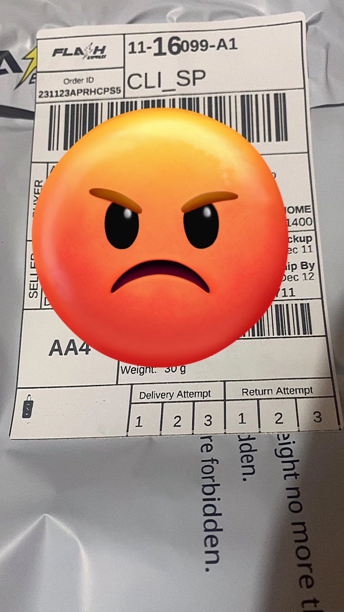 ea_chae's tweet photo. SELLERS CAN NEVER WIN WITH @ShopeePH 

The parcel when I ship it out vs the parcel when buyer received it. YET, shopee refunded the buyer but NOT ME. It’s obvious that @FlashExpressPH took the items inside! I have proof of shipment but still not enough evidence to be refunded💀 https://t.co/NQpbQTXsHi