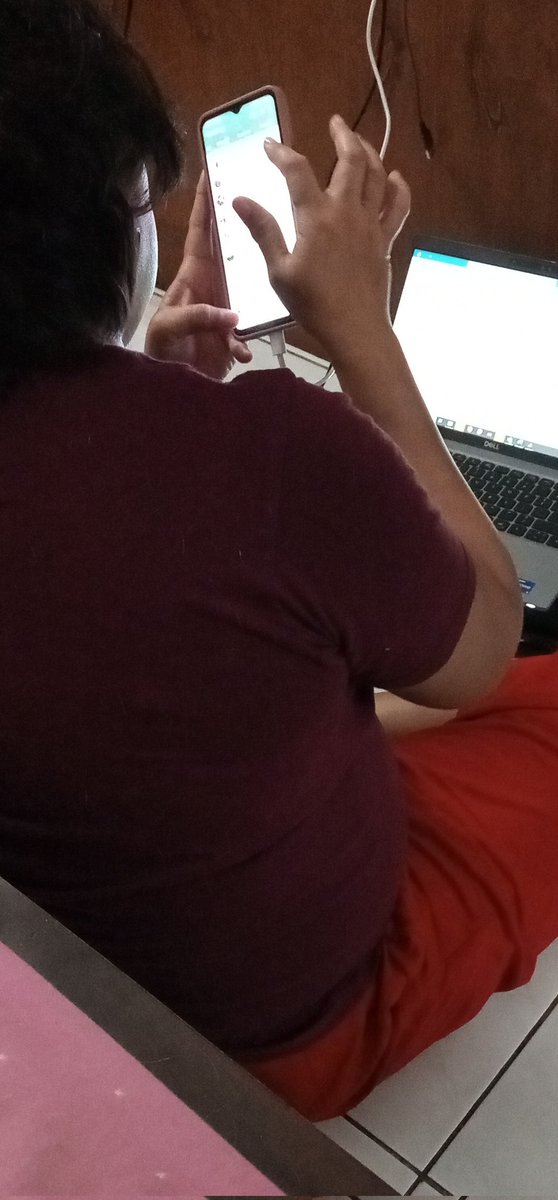 30 menit lagi kelar kerjaan... saatnya telanjang bersama..