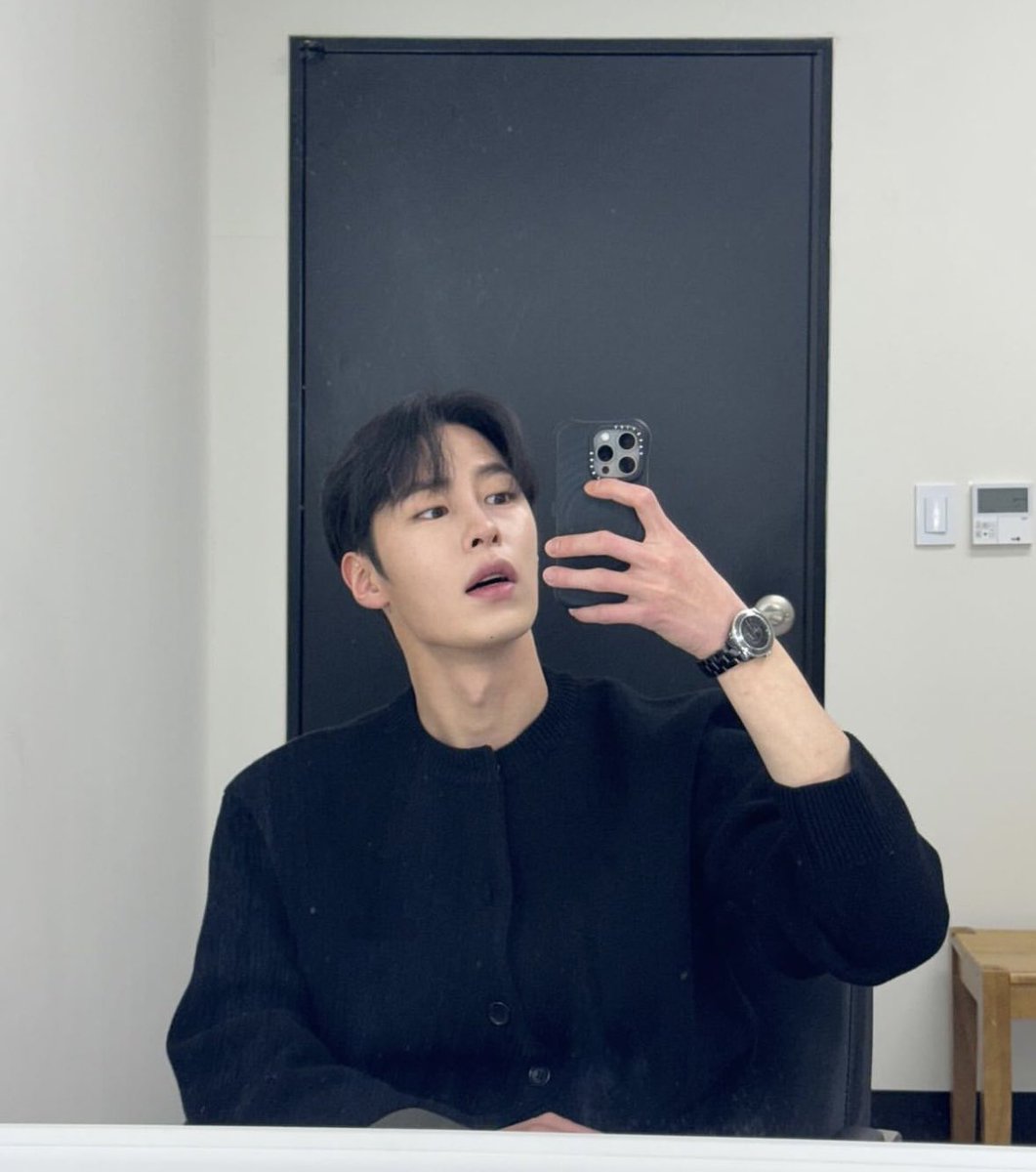 As the end of the year is fast-approaching, I finally have some time to drop by and prove I am still very much alive. This academic year has been absolutely insane, filled with challenges, new friendships and beautiful emotions. All the hard work was definitely worth it.