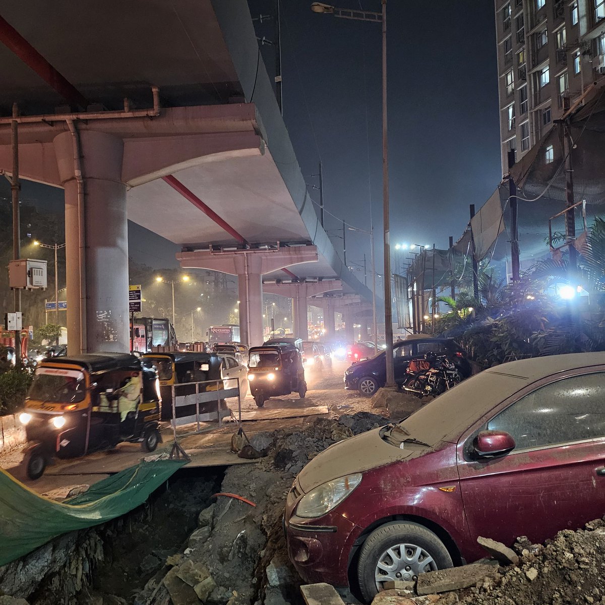 JShah4's tweet photo. @MTPHereToHelp builder gave possession but no parking, BMC gave fines but no road to drive. Is it that difficult to understand the problem? After good fine and towing, cars are removed, but where to park? Problem to Akurli bridge ki vajah se, to humko q toda?#Mumbaitraffic #Malad https://t.co/BJqSzFnhwR