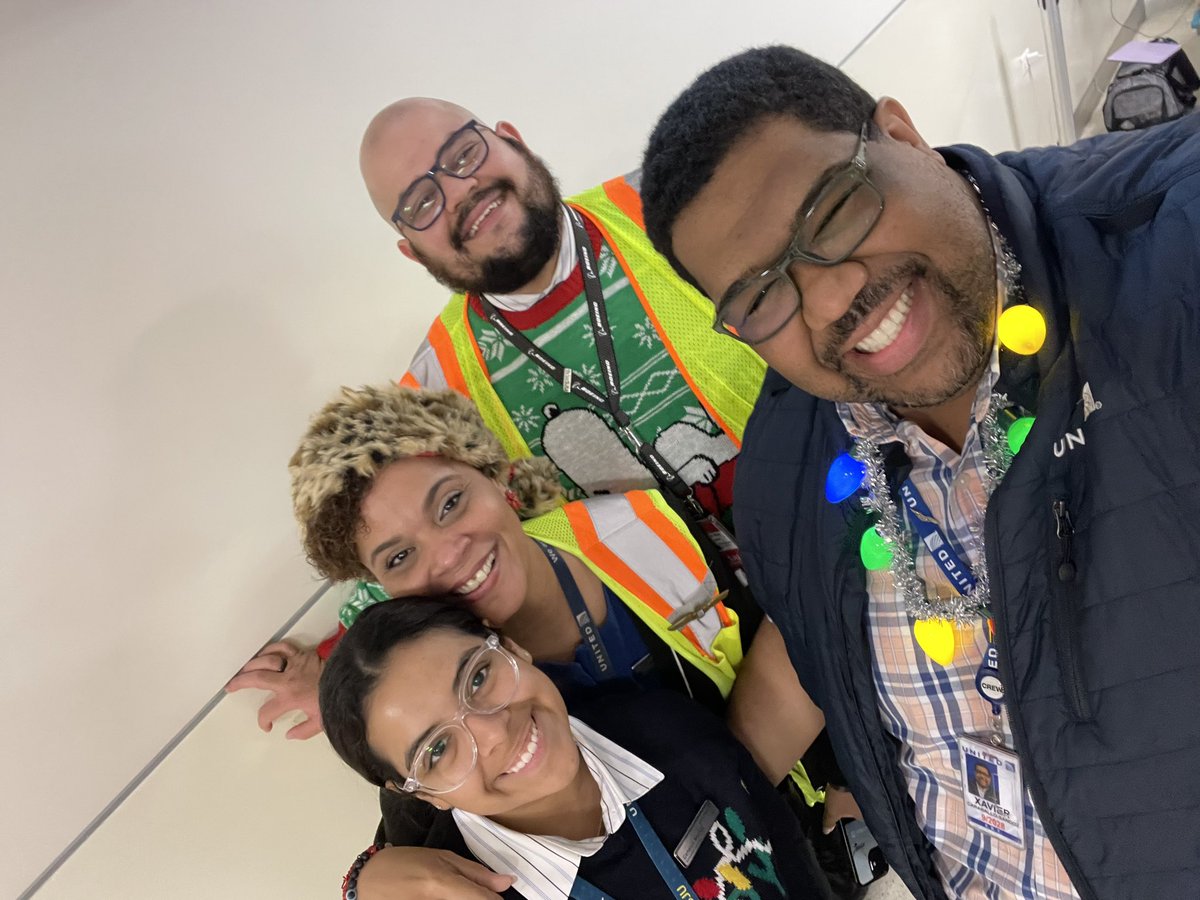 Christmas Cheer in SJU! Love the sweaters! Merry Christmas 🎁🎄 and Happy Holidays from us to you! 🌎💙✈️ #HolidayCheer #Christmas #jolly #sweater #smiles @MannyPrieto3 @secappanera @DJKinzelman @OJCordova1028 @Evecotto @M_SJUUA