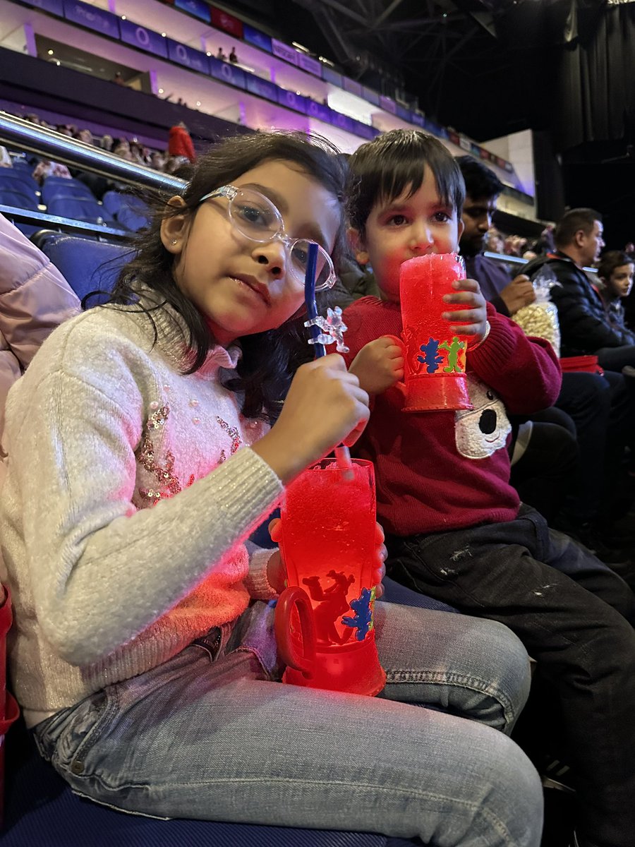 whysaicode's tweet photo. #DisneyOnIce https://t.co/x0GR09Y1OX