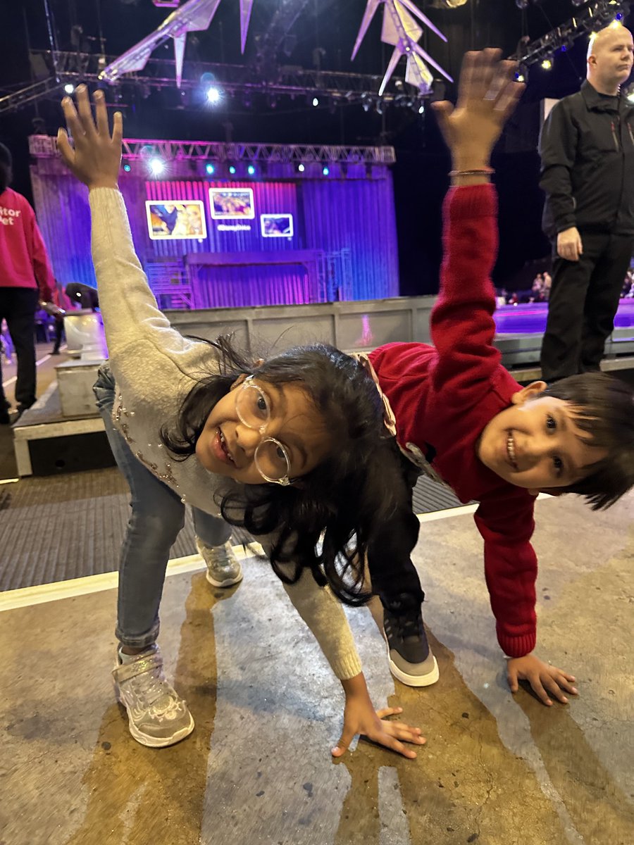 whysaicode's tweet photo. #DisneyOnIce https://t.co/Jgc5zhOoxM