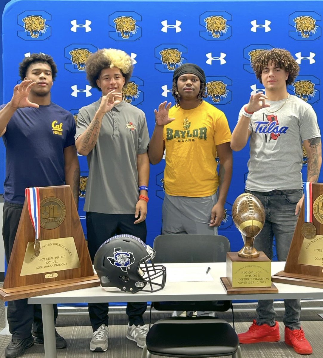 <a href="/LegendJourney_/">Legend Journey</a> <a href="/JosephWQB1/">Joseph “Jojo” Williams</a> <a href="/KylandReed/">Kyland</a> <a href="/MaruioW/">4️⃣</a> <a href="/SummitFB/">Mansfield Summit High Football</a> <a href="/MISDathletics/">MISD Athletics Dept.</a> <a href="/MISDSummitJags/">Summit High School</a> 
Mansfield Summit high school had 4 D1 athletes sign on early signing day we are beyond proud of these student/athletes and all their hard work. We can’t wait to see them on the next level!