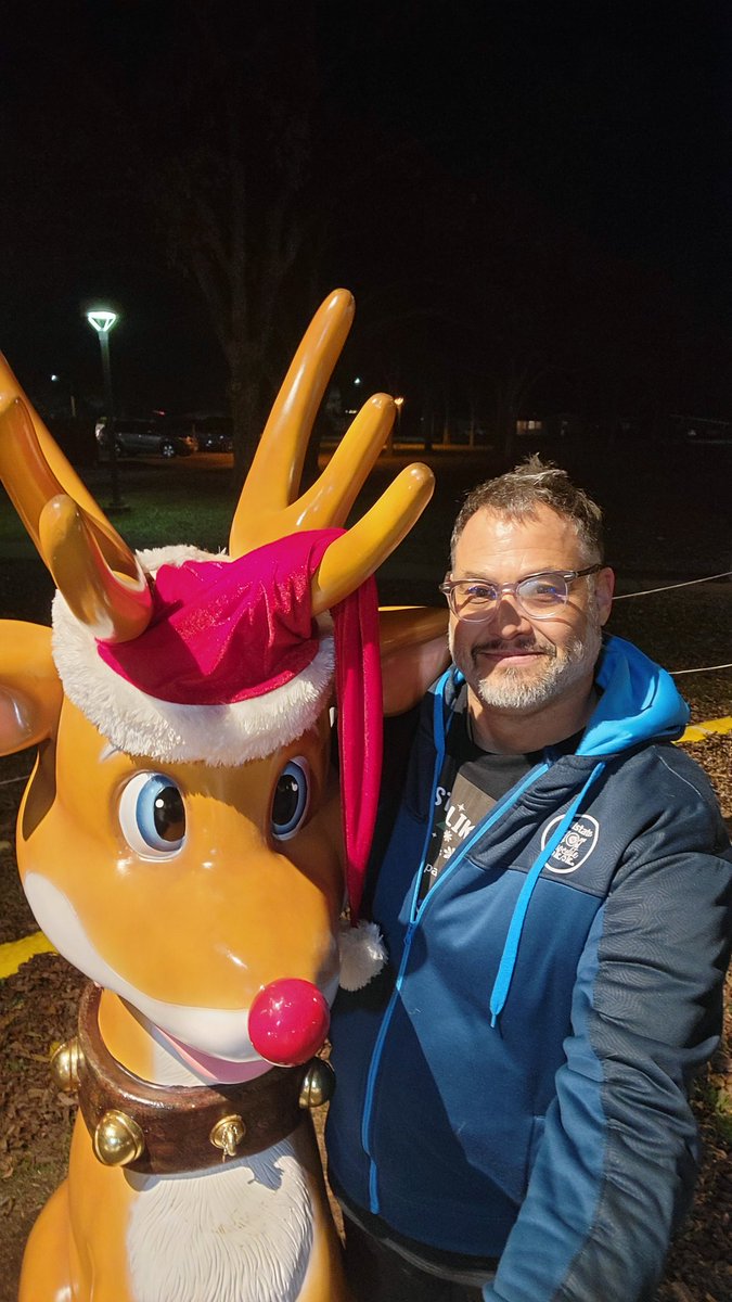 trekker21's tweet photo. Took some chilly selfies at The MSU Burns Fantasy of Lights Display!

#Christmas2023 #FantasyOfLights https://t.co/BgNva7vnhL