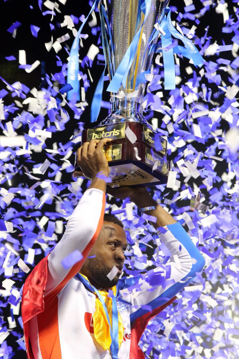 NacionOlimpista's tweet photo. Bueeeenos, blancos y navideños días olimpistas campeones invictos y tricampeones, hoy hay #ToqueDeRely por Fútbol a Fondo en TSi. ¡Así lo ha informado @RelyYosimar! 

¡Veeenga la emoción melenuda! 🤍✨ https://t.co/CTvRzds9CE