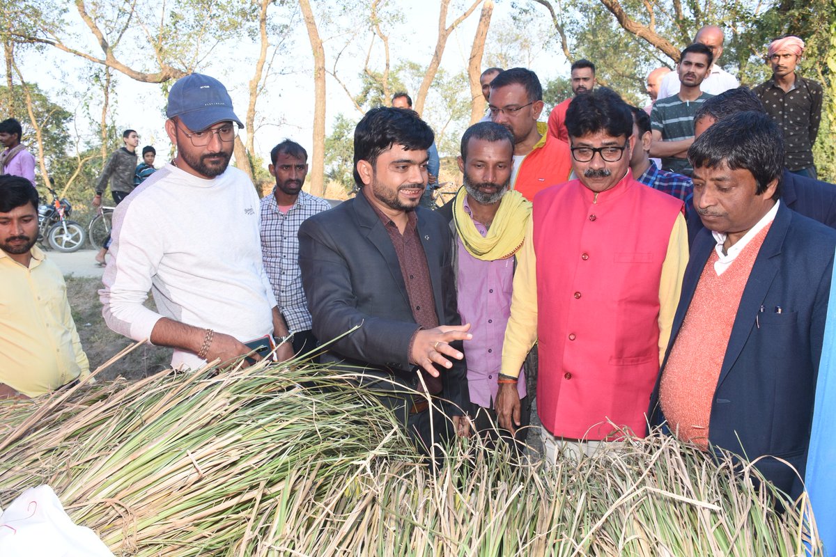 mithilayam's tweet photo. @mithilayam  और कृषि विज्ञान केंद्र सहरसा के संयुक्त तत्वाधान में आयोजित बनगांव सहरसा  के प्रथम कर्म महोत्सव " किसान महोत्सव " का आयोजन वास्तव में एक शुरुवात है किसानों को आधुनिक खेती तकनीक से जोड़ने के हेतु ... 
@SAgarwal_IAS 
@Bau_sabour 
@icarindia 
#nicra #agriculture #bihar https://t.co/H1dfhnrj6c
