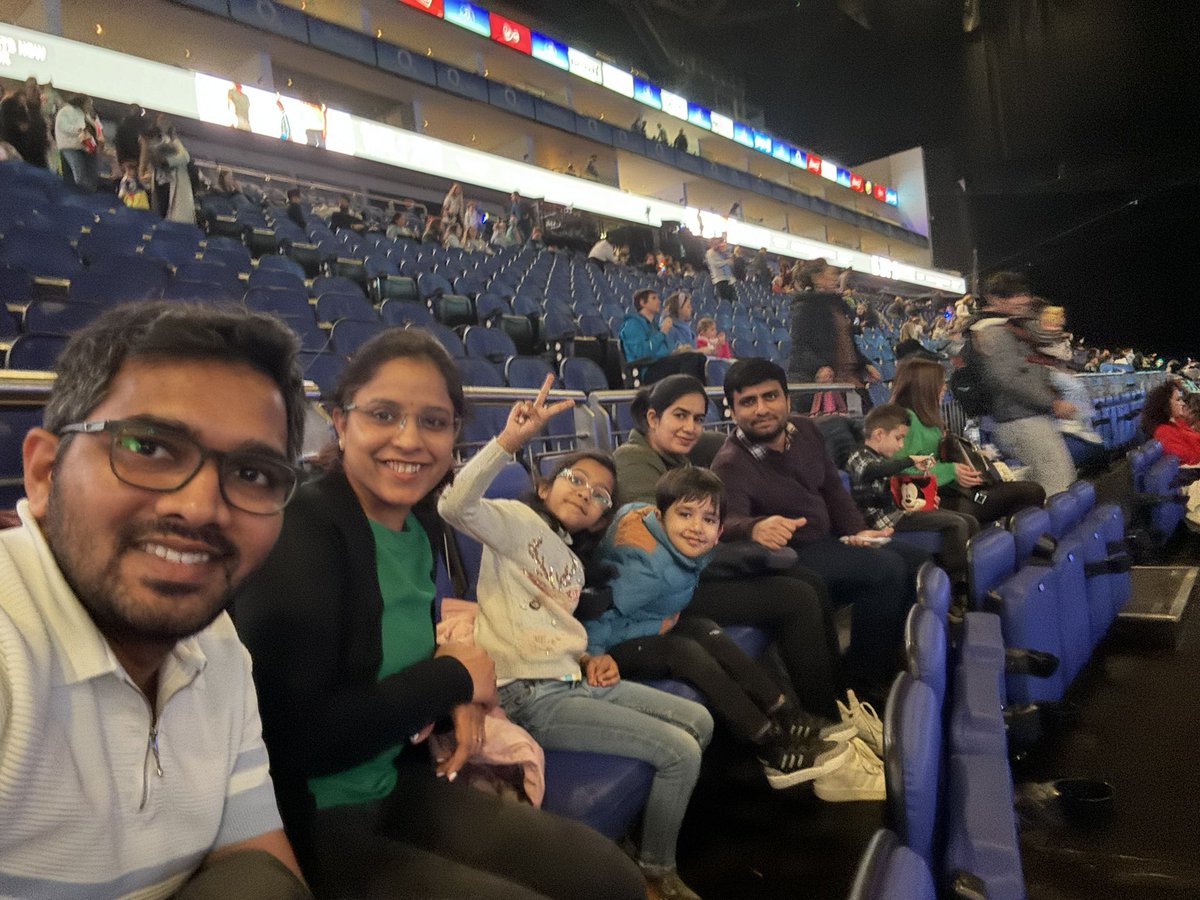 whysaicode's tweet photo. #DisneyOnIce https://t.co/vjVKSiNOue