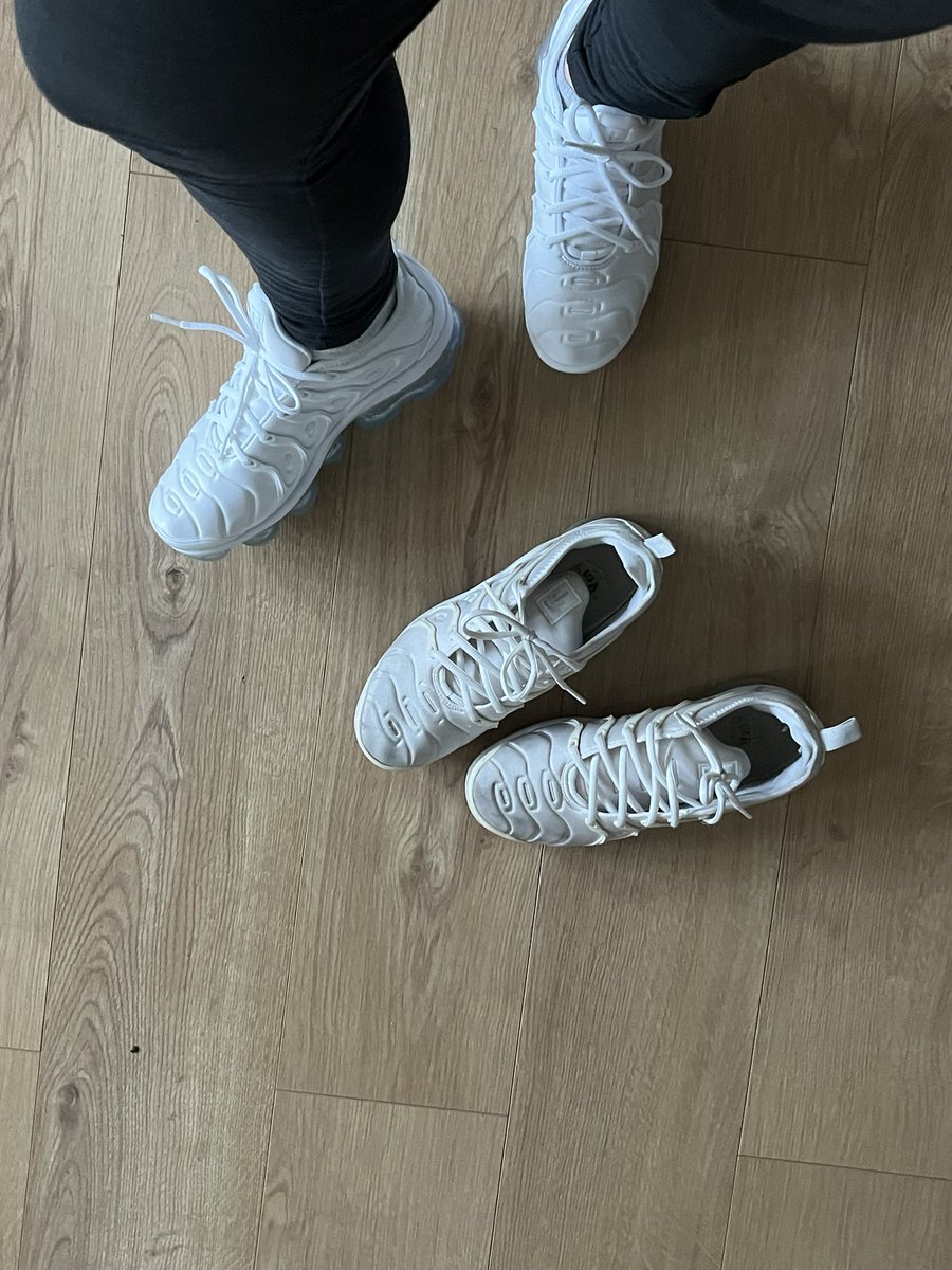 iamcbzak's tweet photo. Et mercey @Dealabs il était temps de prendre une nouvelle paire https://t.co/a8Dopf7Urr