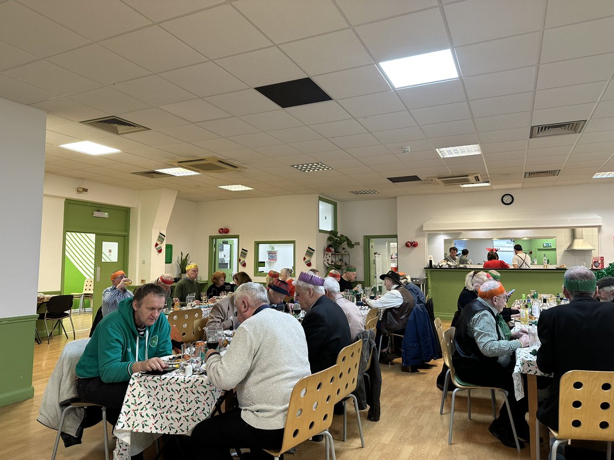 LDNIrishCentre's tweet photo. Usually, there are three women for every man that attends our daily lunch club but it was the opposite yesterday. A big thanks to LIC staff and volunteers for hosting 30 people on Christmas day. Please support our appeal so we can continue to help. 

https://t.co/vvCQysR2xN https://t.co/CJDUhAVTgb