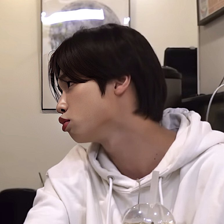 sondp_store's tweet photo. 231226 동표 네모의꿈 유튜브 
#손동표 #미래소년 #엑스원 https://t.co/GnKvy5XhUL