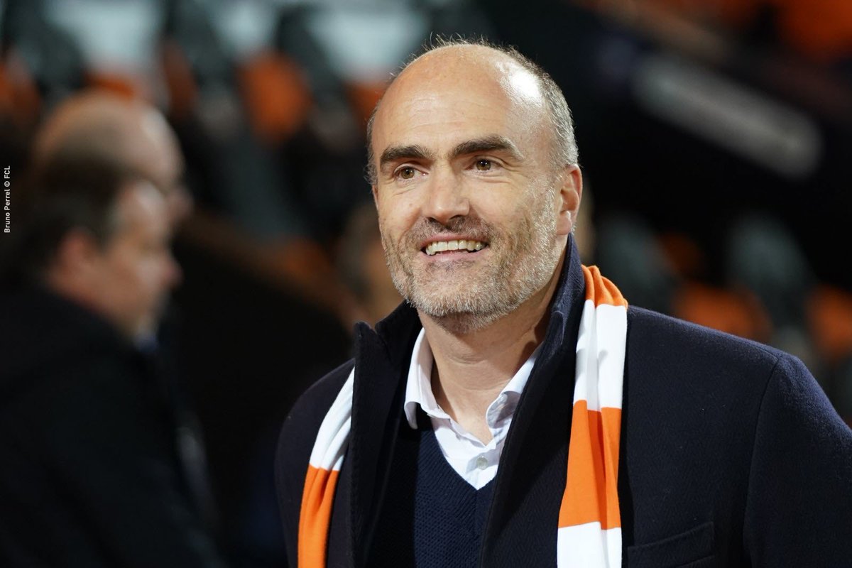 MercatoPlein's tweet image. 📊 Le FC Lorient ciblerait plusieurs joueurs afin de se renforcer cet hiver :

- Florian Thauvin
- André-Pierre Gignac
- Adil Rami
- Grégory Sertic 
- Romain Alessandrini
- Jordan Ayew
- Laurent Blanc
- Didier Deschamps

(Labeyrie)

#fclorient #thauvin #TeamOM