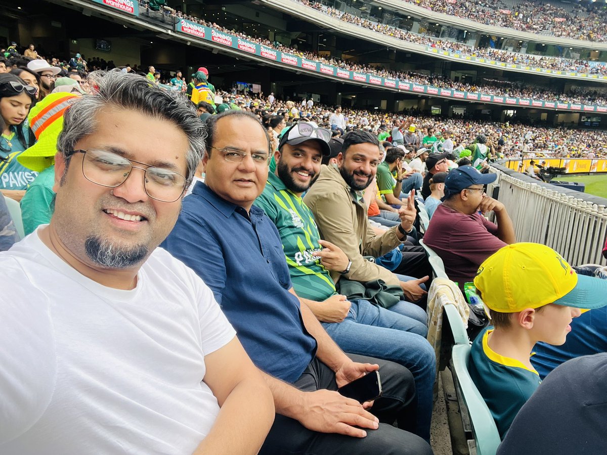 charsal72's tweet photo. Watching Pak V/S Aus Test Match @Melbourne Cricket ground #moveyourmind #AUSvPAK https://t.co/5T8zLXsRv7