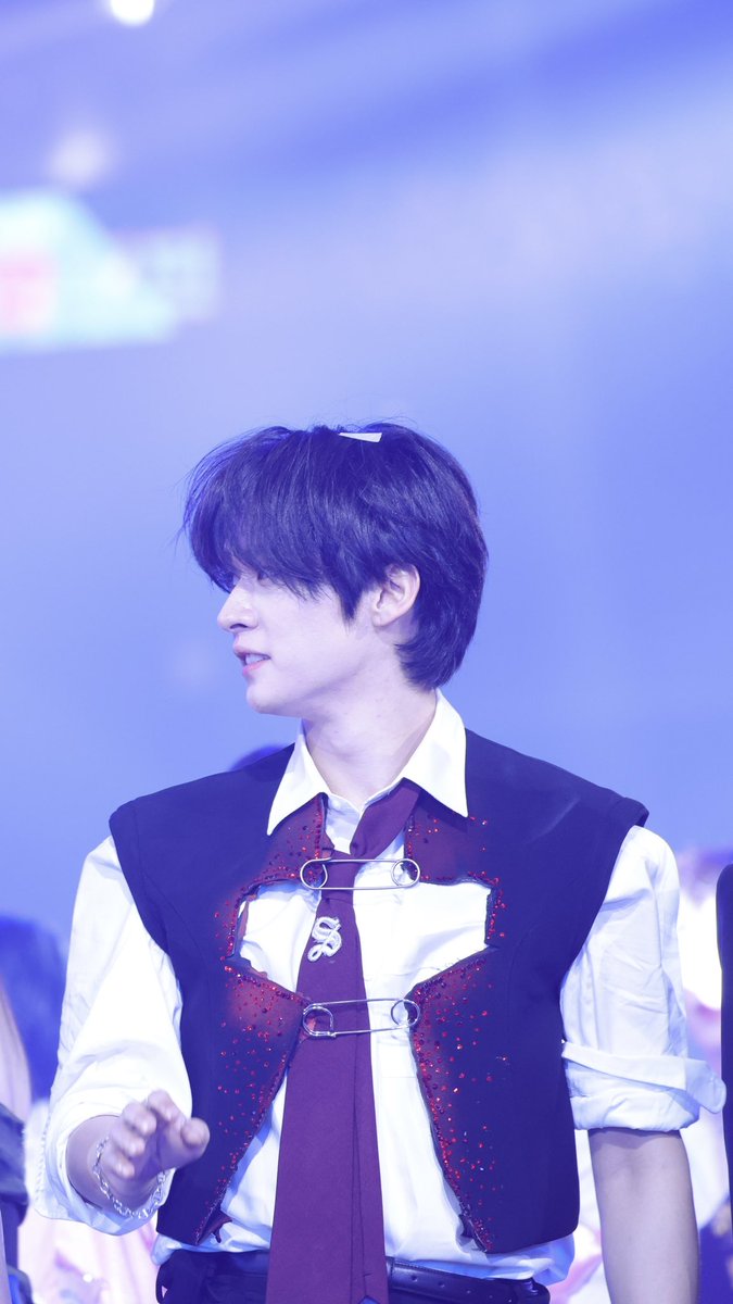 Berryto_IN's tweet photo. 【𝟐𝟑𝟏𝟐𝟐𝟓】 𝐒𝐁𝐒 가요대전
🎄🐰

 #straykids  #Leeknow
 #스트레이키즈  #리노 https://t.co/nDEt3rZ8fT