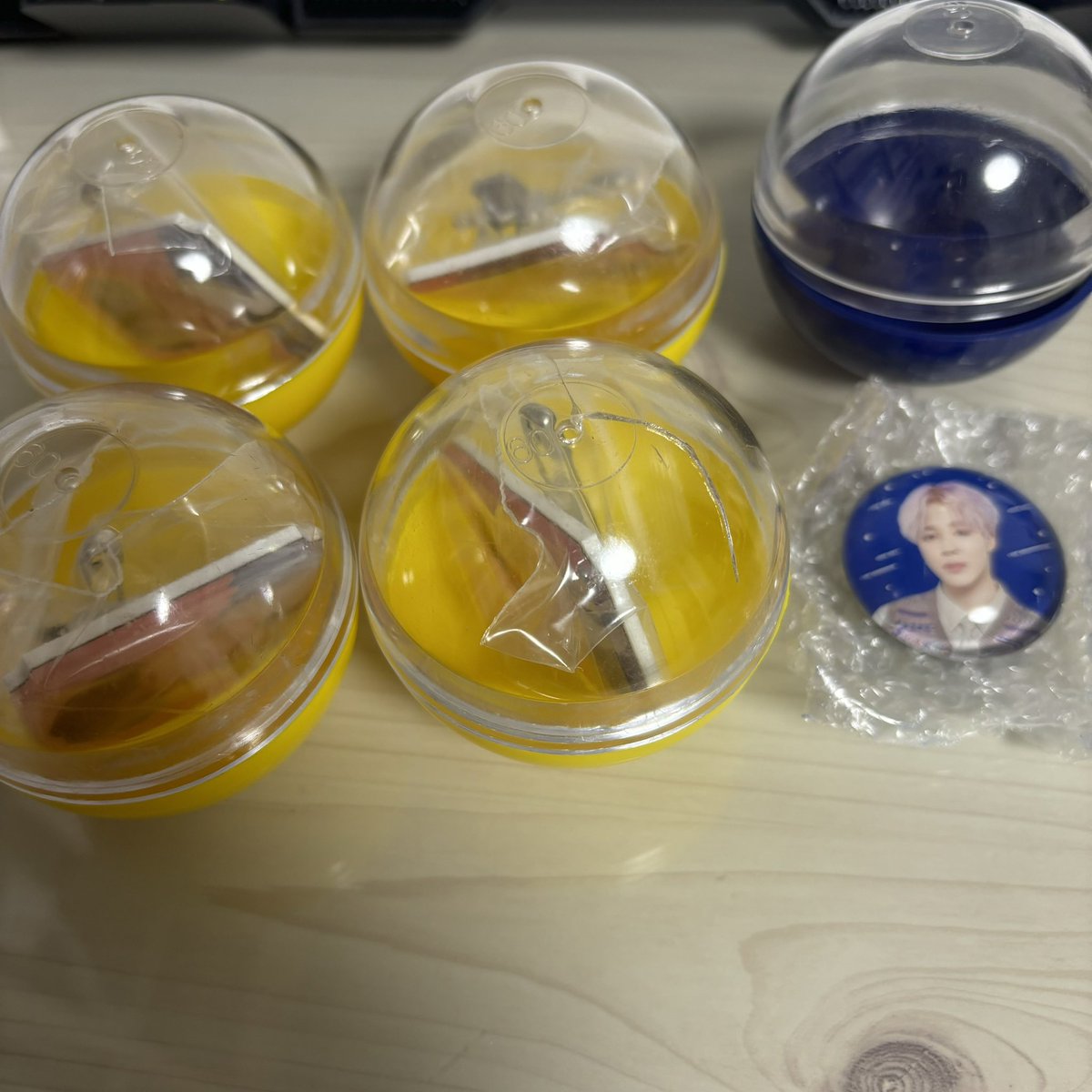 yangdo2839's tweet photo. 방탄소년단 4기,5기 머스터 muster 럭키드로우 lucky draw 양도합니다 

캡슐 럭키드로우 1개 당 0.5에 양도합니다 
4기 - rm suga jhope jimin 
5기 - jimin 

#방탄 #방탄소년단 #방탄양도 #럭키드로우 #럭드 #방탄럭드 #bts https://t.co/u2JyNdBPAc