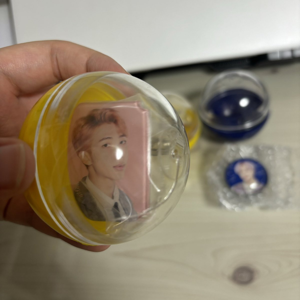 yangdo2839's tweet photo. 방탄소년단 4기,5기 머스터 muster 럭키드로우 lucky draw 양도합니다 

캡슐 럭키드로우 1개 당 0.5에 양도합니다 
4기 - rm suga jhope jimin 
5기 - jimin 

#방탄 #방탄소년단 #방탄양도 #럭키드로우 #럭드 #방탄럭드 #bts https://t.co/u2JyNdBPAc