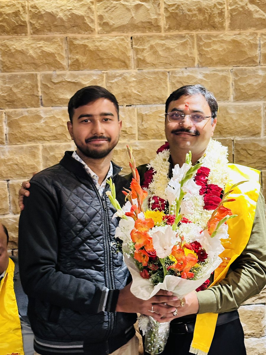 aryatyagii's tweet photo. Meerut will miss you @ArvindDysp sir 
You have given a lot to our city “Meerut” . We will never get an officer like you who always available for us whether it is day or night. We will miss you a lot .
@Uppolice need more officers like you. 
Have a safe journey to Unnao . 
#meerut https://t.co/EgAzB33gJI