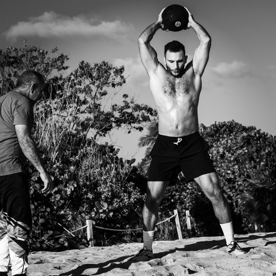 dr_pedrodiaz's tweet image. ʏᴇᴀʀꜱ ᴏꜰ ᴅᴇᴅɪᴄᴀᴛɪᴏɴ, ᴄᴏᴜɴᴛʟᴇꜱꜱ ʜᴏᴜʀꜱ ᴏꜰ ʜᴀʀᴅ ᴡᴏʀᴋ – ɴᴏᴡ ᴄʀᴏᴡɴᴇᴅ ᴡɪᴛʜ ᴠɪᴄᴛᴏʀʏ. ʜᴀʀᴅ ᴡᴏʀᴋ ᴛʀᴜʟʏ ᴘᴀʏꜱ ᴏꜰꜰ ꜰᴏʀ ᴡʙᴄ ᴡᴏʀʟᴅ ᴄʜᴀᴍᴘɪᴏɴ ɴᴏᴇʟ ᴍɪᴋᴀᴇʟɪᴀɴ. 🥊💪 #ᴄʜᴀᴍᴘɪᴏɴᴍɪɴᴅꜱᴇᴛ