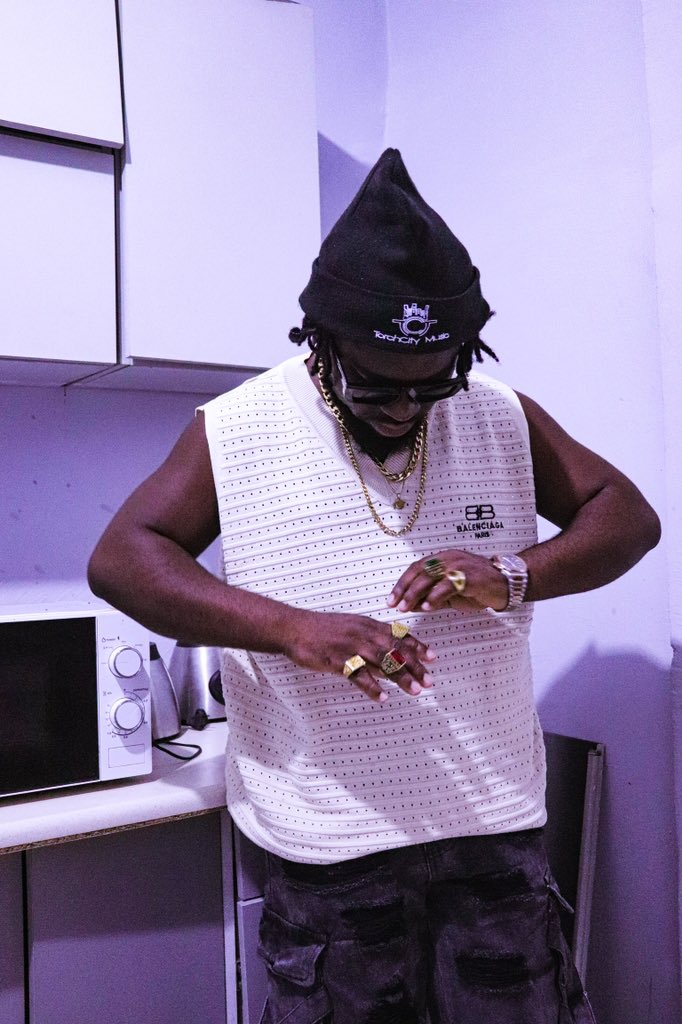 Edico_Le_Feu's tweet image. Hard times never last . #merrychristmas🎄 to you all . Better days ahead ❤️❤️🙏🏽 its all love ❤️ 
📸 - @Zeezyaddicted 
Cc : Torch City Trio - TCT