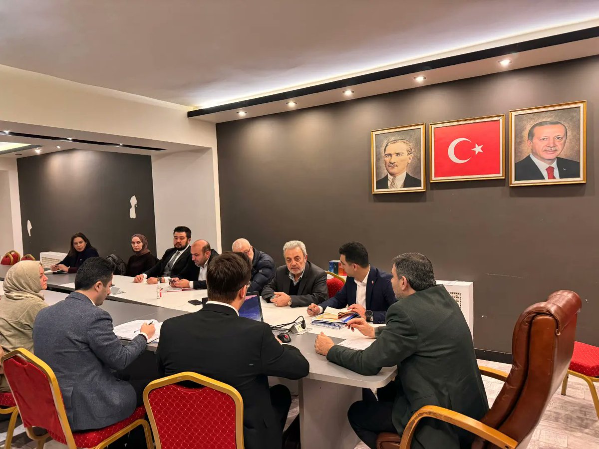 AKEskisehir26's tweet photo. Haftalık olağan yürütme kurulu toplantısı, İl Başkanımız @SuleymannREYHAN başkanlığında gerçekleştirildi. https://t.co/MPWQbIowmZ