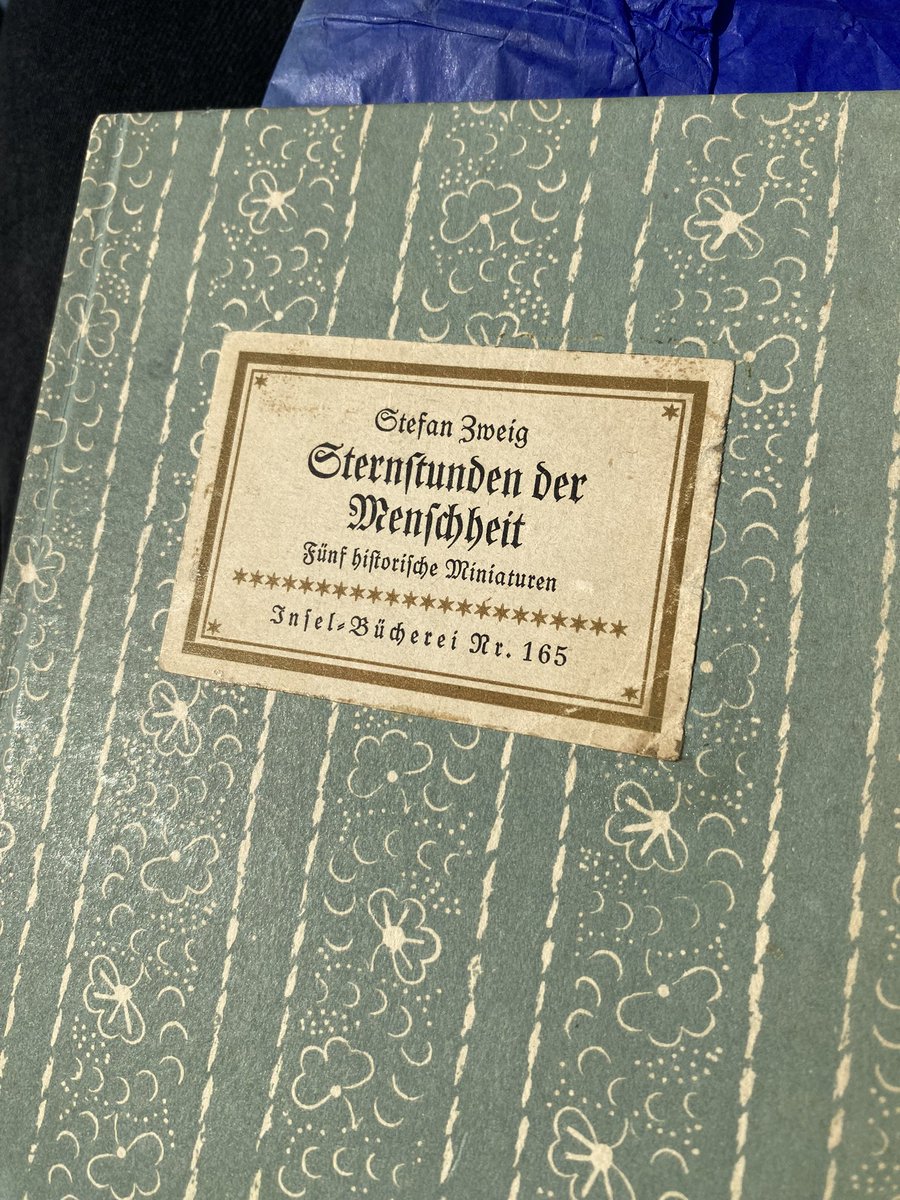 Stefan Zweig hat das “Peter Prinzip” schon 42 Jahre vor Laurence Peter erkannt. („In einer Hierarchie neigt jeder Beschäftigte dazu, bis zu seiner Stufe der Unfähigkeit aufzusteigen.“) Stefan Zweig über das Versagen von Napoleons befehlshörigem General Grouchy bei Waterloo: