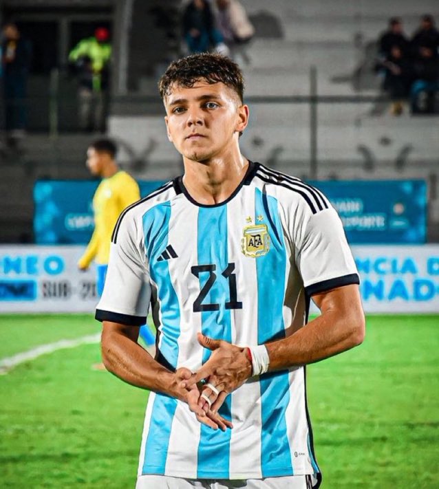 LaVRoja7's tweet photo. SEGUNDO REFUERZO ✅️

Ignacio Maestro Puch firmará su contrato con #Independiente, luego de superar la revisión este martes 🏥

#TodoRojo 🔴 https://t.co/sqGXMmrkJz