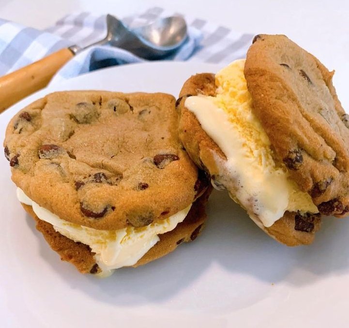 tdtwtbakery's tweet photo. ORDER UP !! .𖥔 ݁ ˖
🍪 cookie ice cream sandwich for @kyemew from @aleheatherfan50 !! 
ENJOY ♡ https://t.co/qIINJsj4Ms