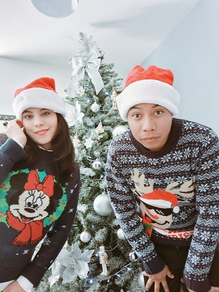 alineCD29's tweet photo. My family ❤️🌲☃️ #Navidad2023 https://t.co/yqj962gJiC