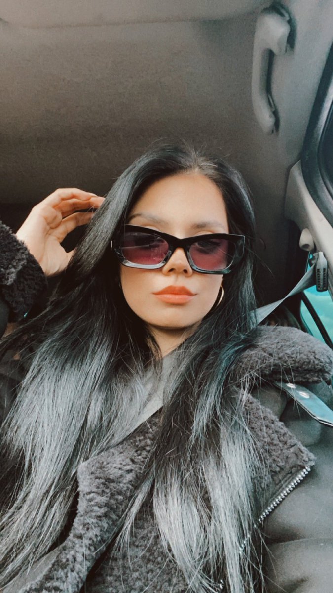 esraa_glr's tweet photo. Erkekler sarı seviyorum diyince bende saçımı gece siyahı yaptım 💅🏻💁🏼‍♀️✨🫶🏻 https://t.co/FsAdQW0TbJ