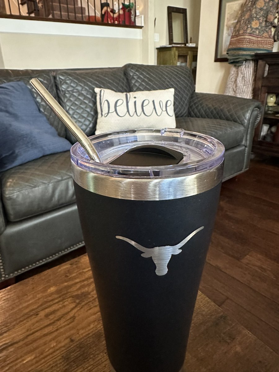 dwaynew's tweet photo. I think the message is plain! #Longhorns #NewYearsDay #SugarBowl https://t.co/0rPH7znpAA
