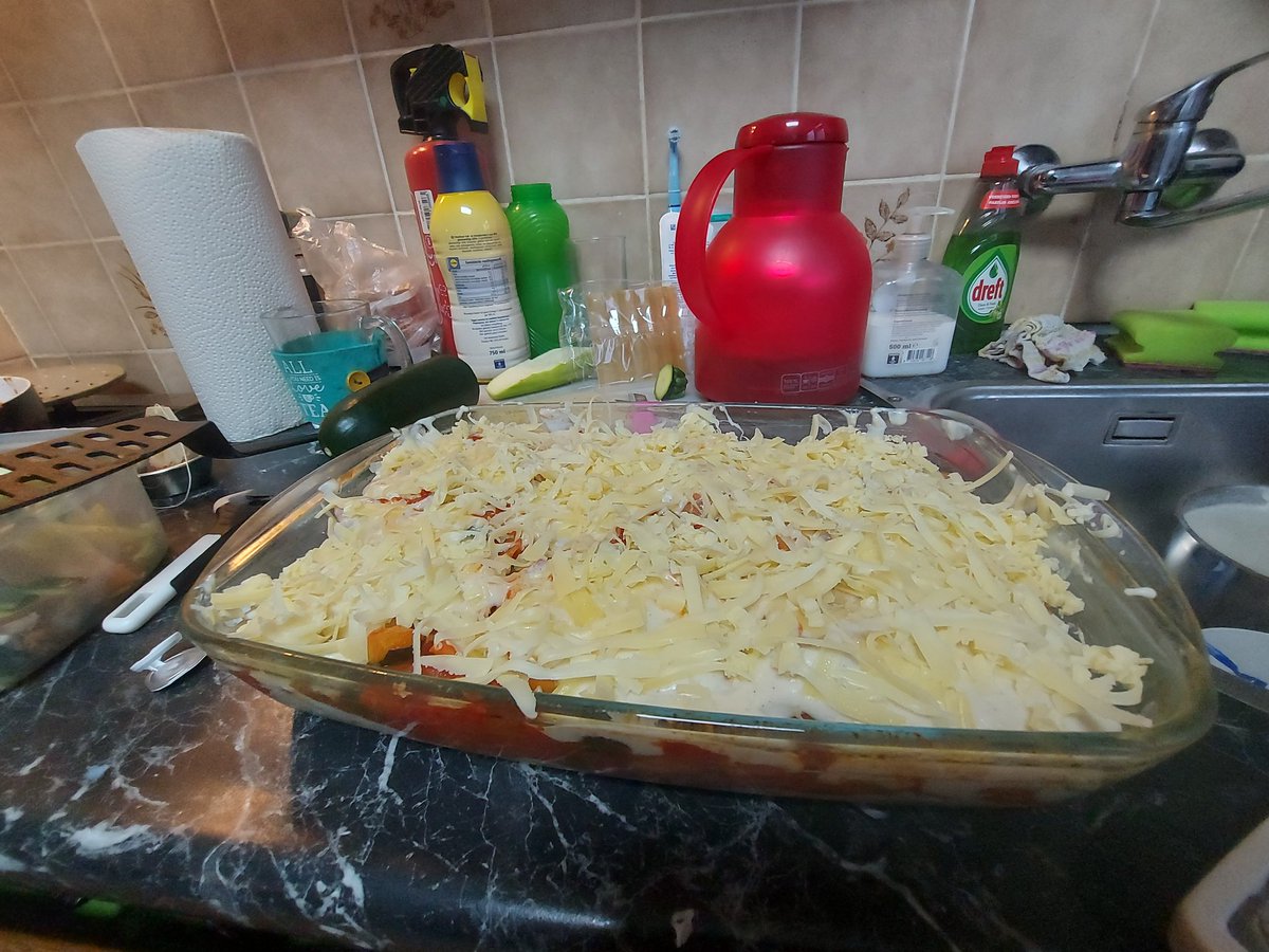 Lasagne ✅️ (halve middag in de keuken, maar goed)