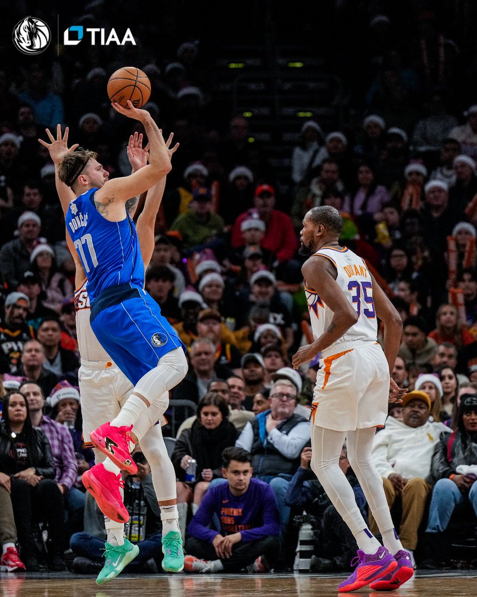 dallasmavs's tweet photo. No better gift than a Mavs dub 🎁 

@TIAA // #MFFL https://t.co/hm6dvHiqGI
